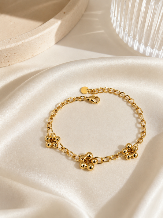 Floria — Elegant Gold Flower Bracelet