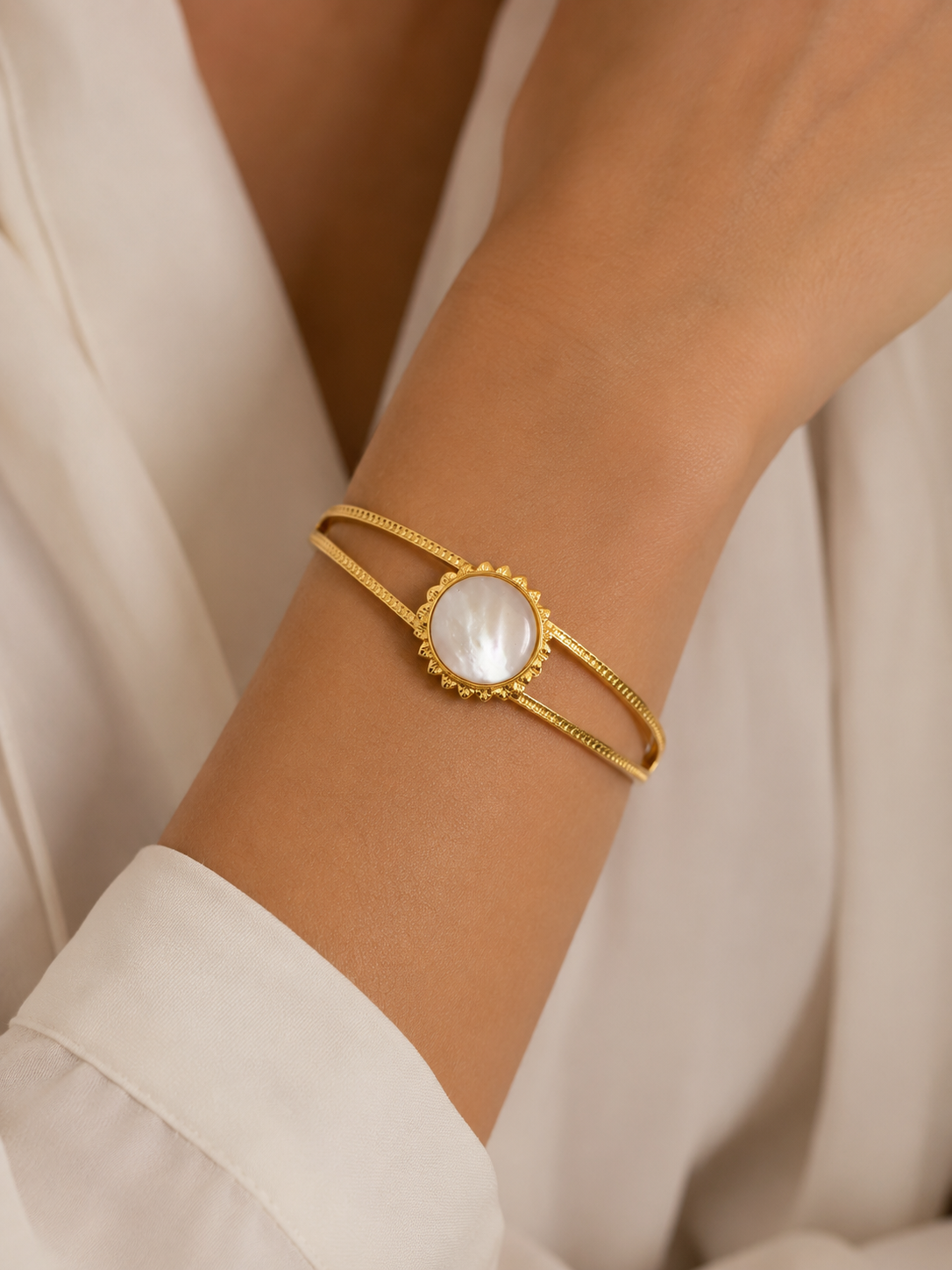 Nolya — Elegant Golden Mother-of-Pearl Bangle