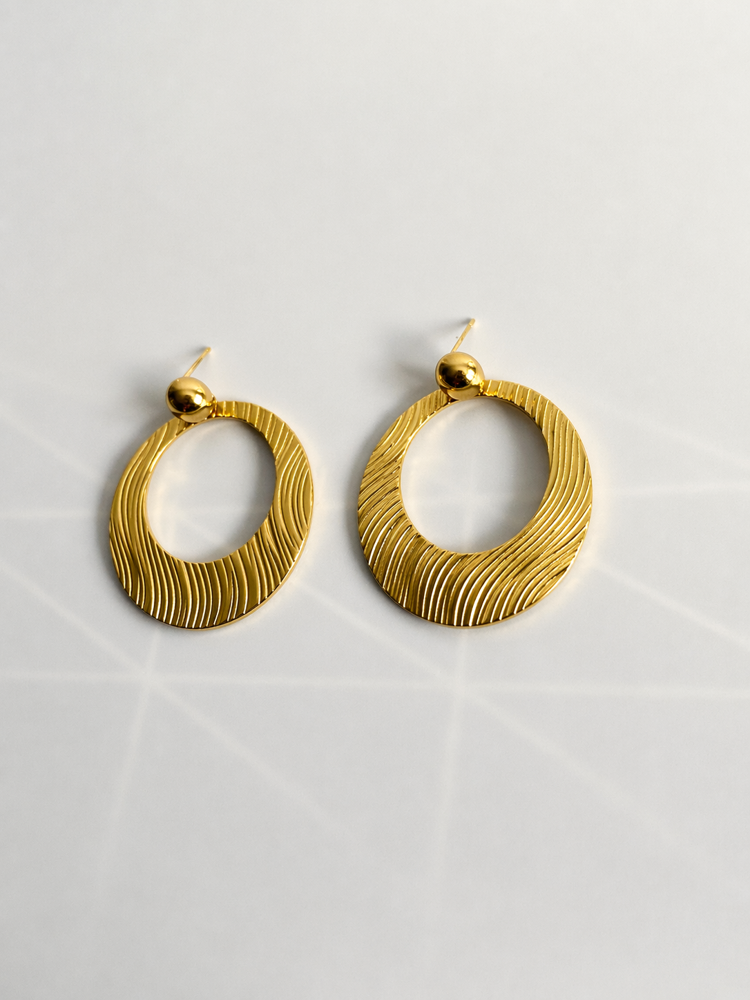 SIENNA – Textured Golden Hoop Earrings