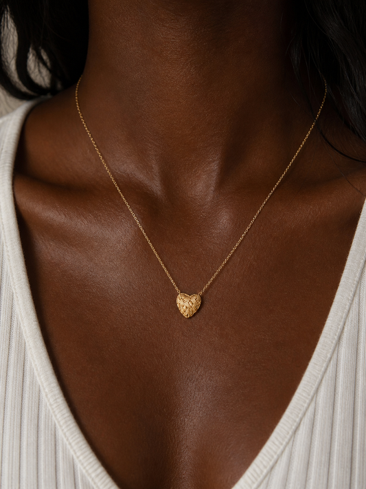 Célina Golden Heart Necklace – Elegant Pendant