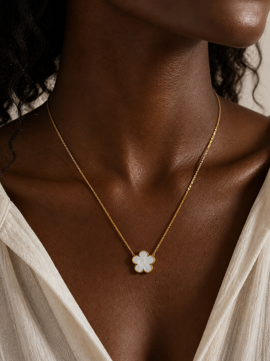Mother-of-Pearl Clover – Elegant Gold-Plated Dainty Necklace