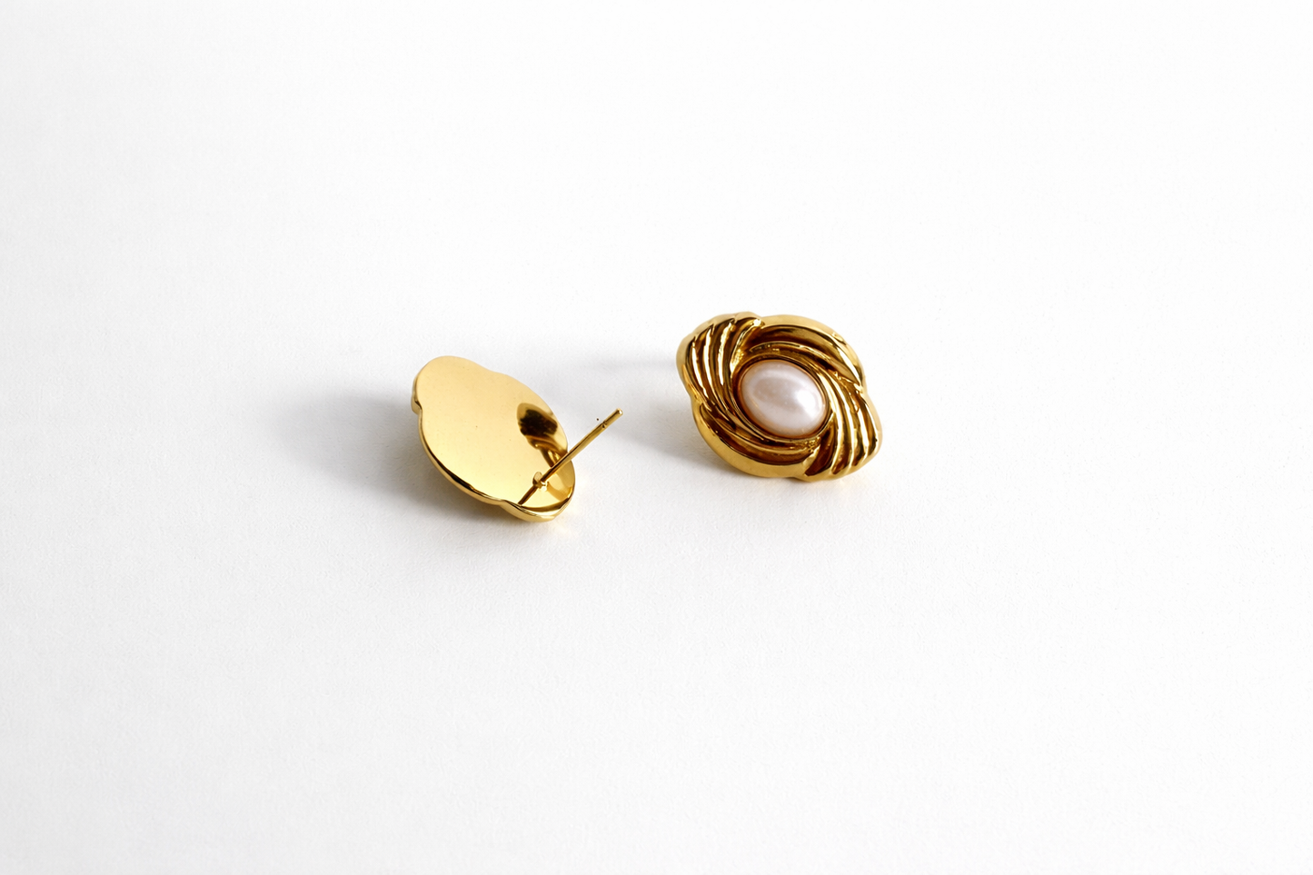ORÉLIA – Gold-plated Mother-of-Pearl Earrings