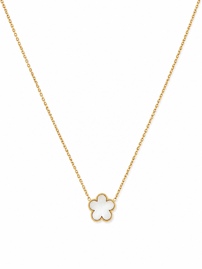 Trèfle Nacré – Collier fin doré élégant