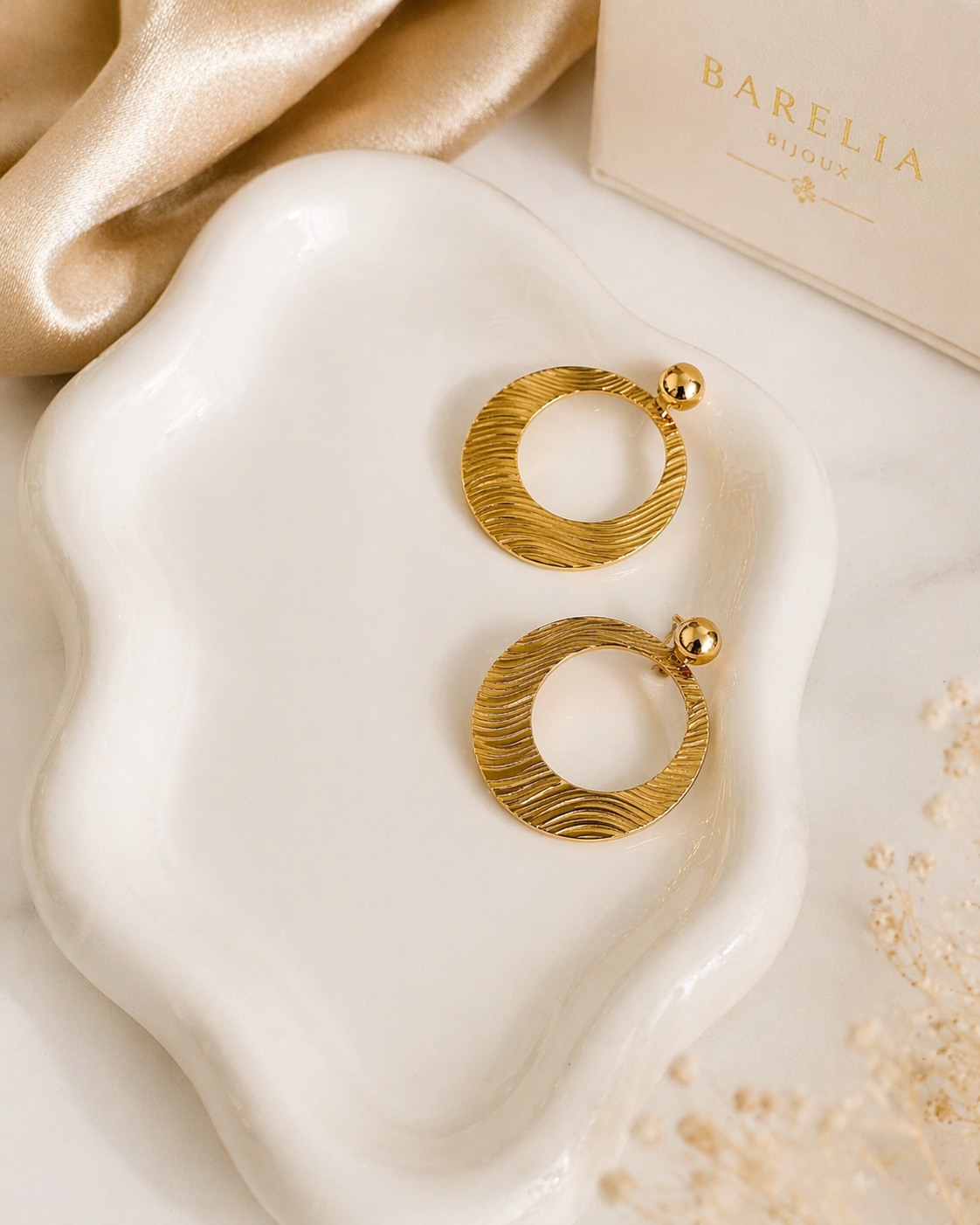 SIENNA – Textured Golden Hoop Earrings
