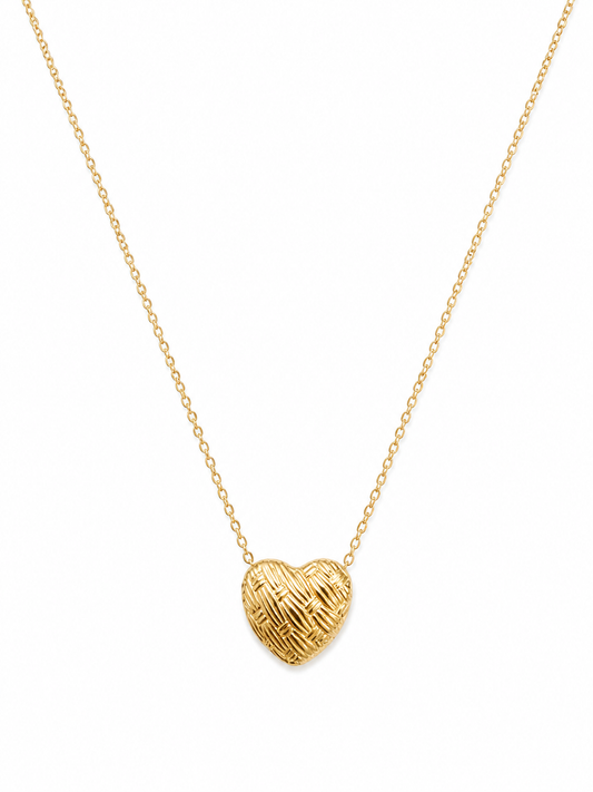 Célina Golden Heart Necklace – Elegant Pendant