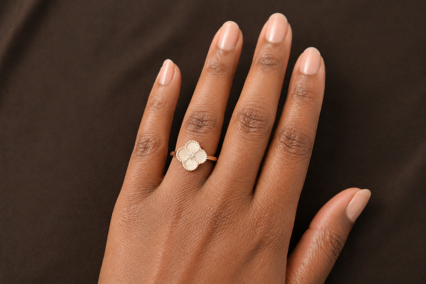 FLORA PERLA – Pearly flower ring