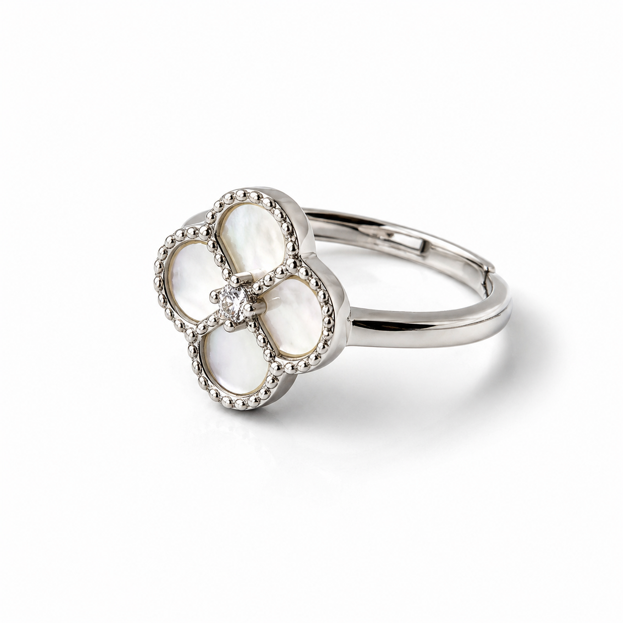 FLORA PERLA – Pearly flower ring
