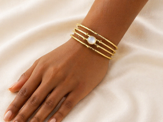 Luna Cuff – Adjustable gold-plated mother-of-pearl bracelet