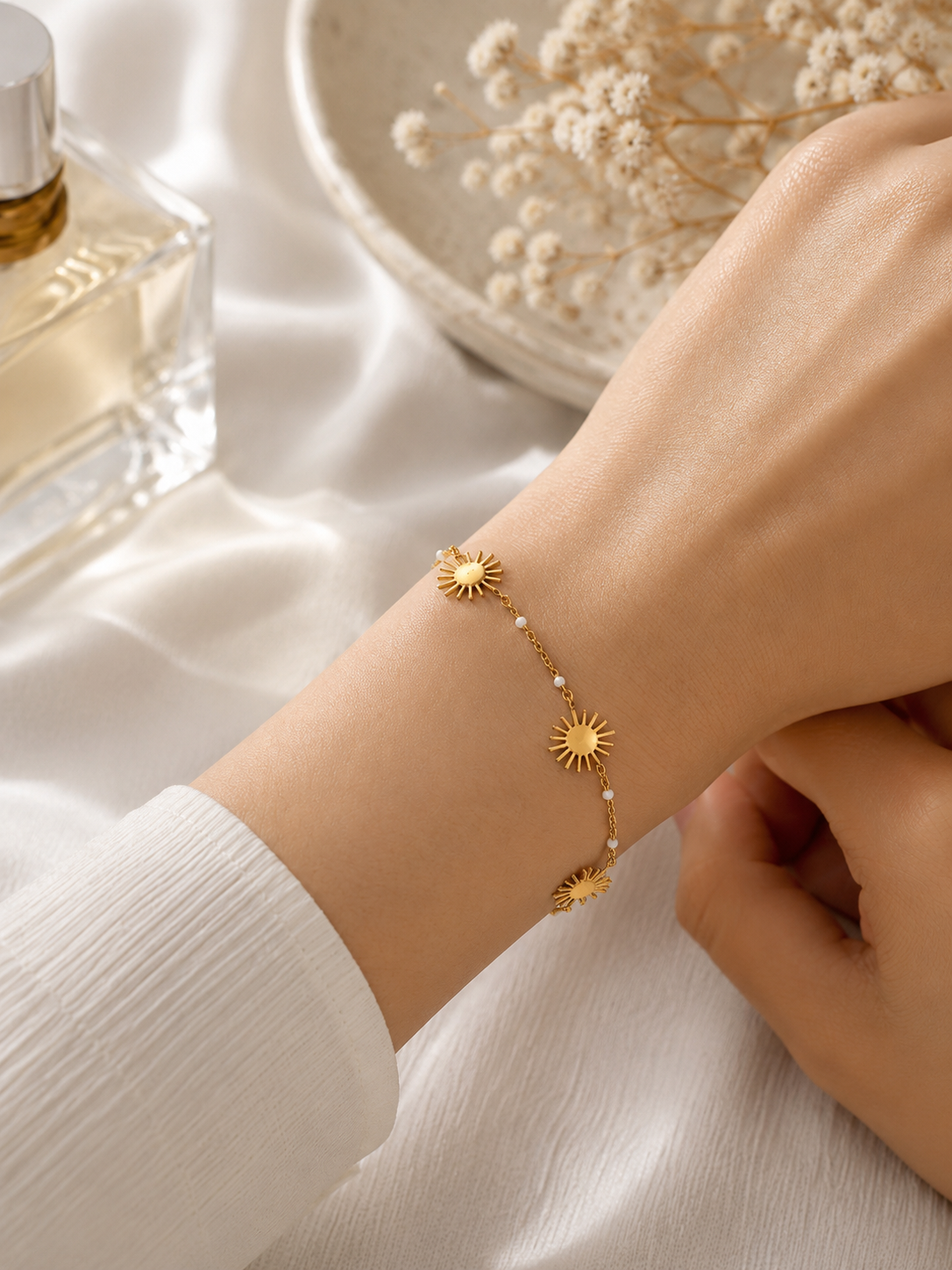 Aurys — Delicate Golden Sun Bracelet