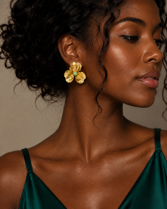 ÉCLAT ÉMERAUDE – Boucles fleur dorées