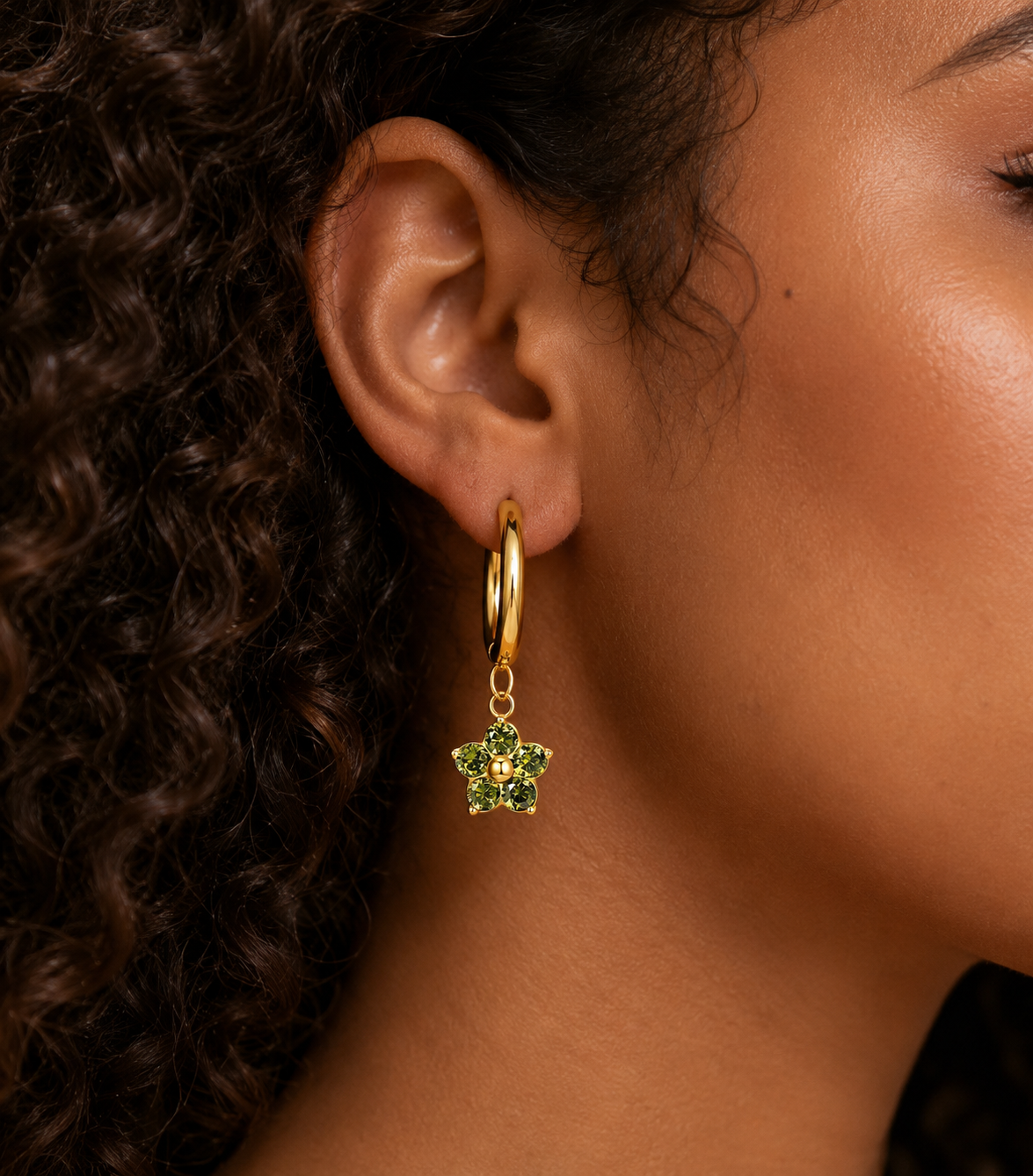 Boucles Éméria Bloom – Créoles fleuries dorées